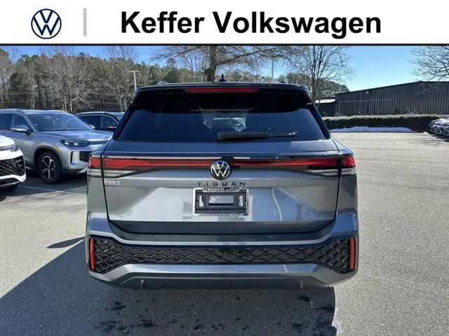 2026 Volkswagen Tiguan SE R-Line Black