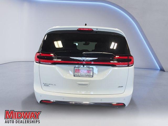 2026 Chrysler Pacifica Select AWD