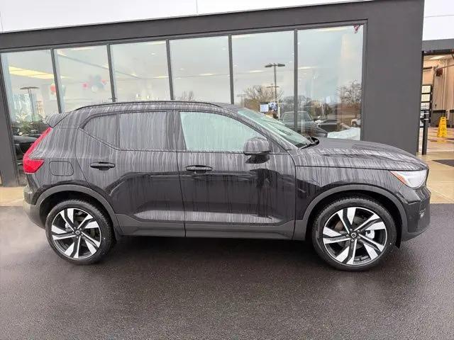 2026 Volvo XC40 Plus, B5 AWD Gas (mild hybrid), Dark