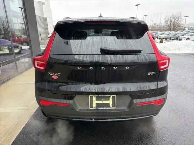 2026 Volvo XC40 Plus, B5 AWD Gas (mild hybrid), Dark