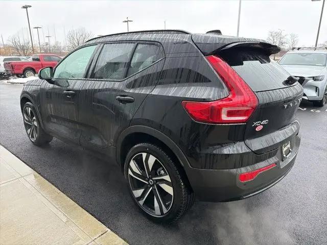 2026 Volvo XC40 Plus, B5 AWD Gas (mild hybrid), Dark