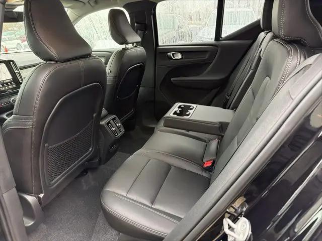 2026 Volvo XC40 Plus, B5 AWD Gas (mild hybrid), Dark