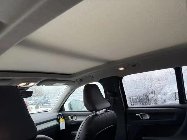2026 Volvo XC40 Plus, B5 AWD Gas (mild hybrid), Dark