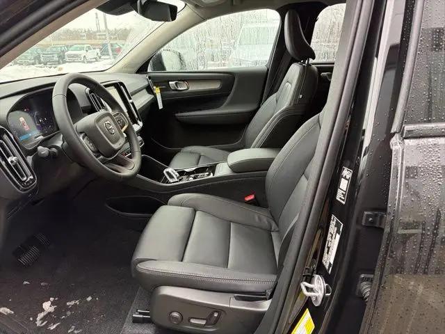2026 Volvo XC40 Plus, B5 AWD Gas (mild hybrid), Dark