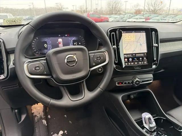 2026 Volvo XC40 Plus, B5 AWD Gas (mild hybrid), Dark