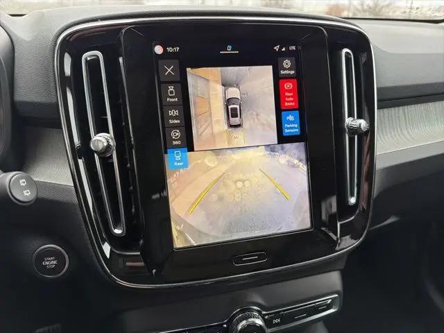 2026 Volvo XC40 Plus, B5 AWD Gas (mild hybrid), Dark