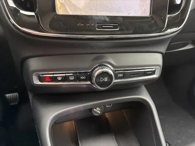 2026 Volvo XC40 Plus, B5 AWD Gas (mild hybrid), Dark