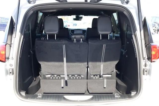 2026 Chrysler Voyager LX