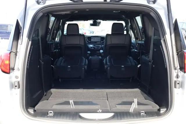 2026 Chrysler Voyager LX