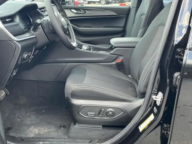 2025 Jeep Grand Cherokee L Laredo X 4x4