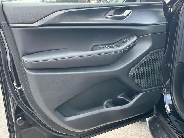 2025 Jeep Grand Cherokee L Laredo X 4x4