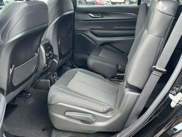 2025 Jeep Grand Cherokee L Laredo X 4x4