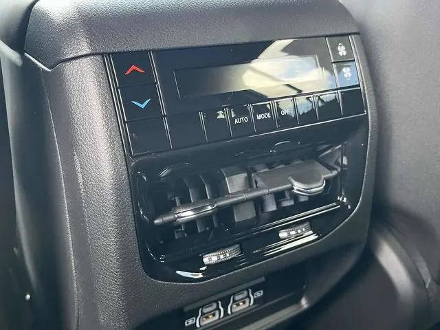 2025 Jeep Grand Cherokee L Laredo X 4x4