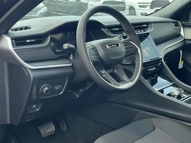 2025 Jeep Grand Cherokee L Laredo X 4x4