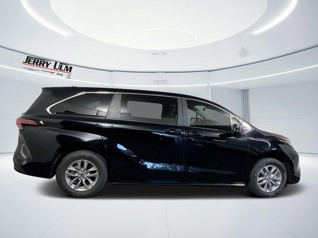 2022 Toyota Sienna LE 2022 Toyota Sienna LE