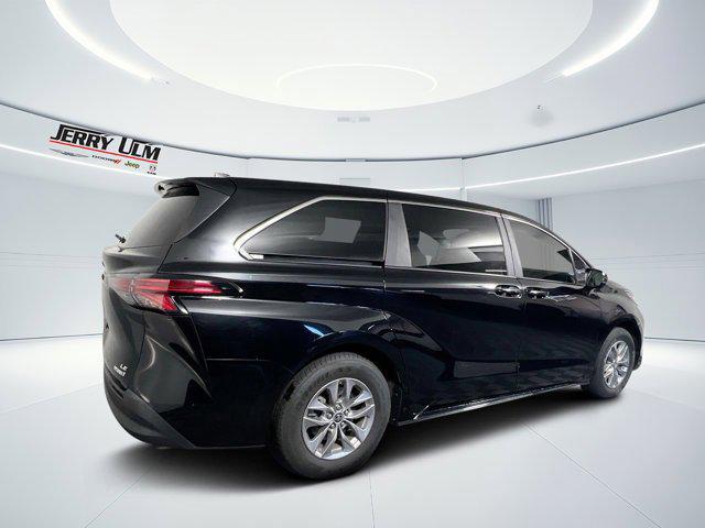 2022 Toyota Sienna LE 2022 Toyota Sienna LE