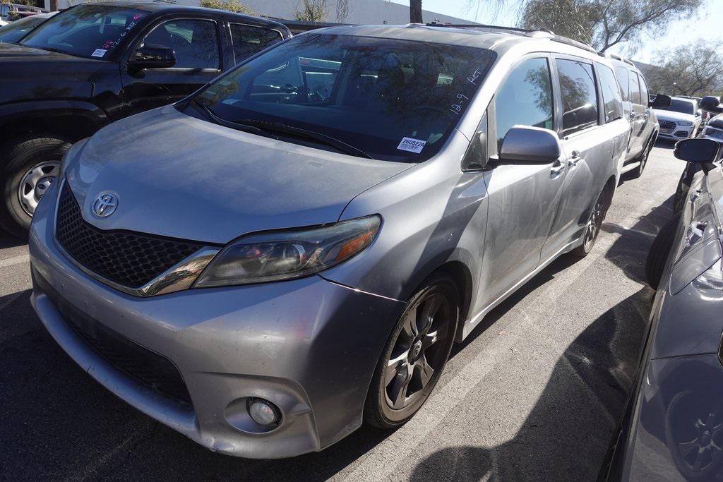 2017 Toyota Sienna SE Premium's photo