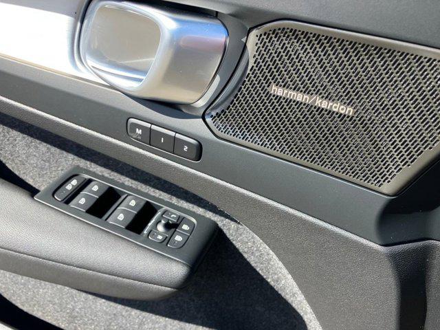 2026 Volvo XC40 B5 Ultra Black Edition