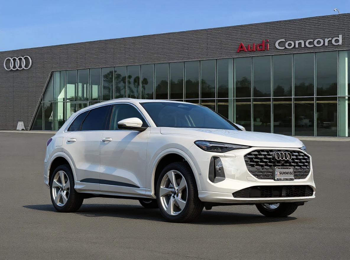 Glacier White Metallic 2025 Audi Q5 quattro Premium Plus 40 TFSI SUV / Crossover All-Wheel Drive Automatic