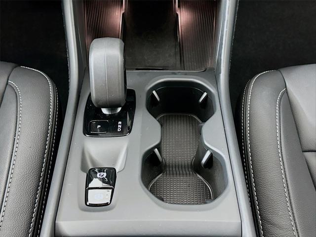 2024 Volvo XC40 B5 Core Bright Theme