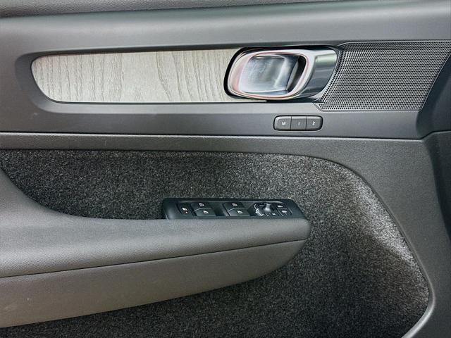 2024 Volvo XC40 B5 Core Bright Theme