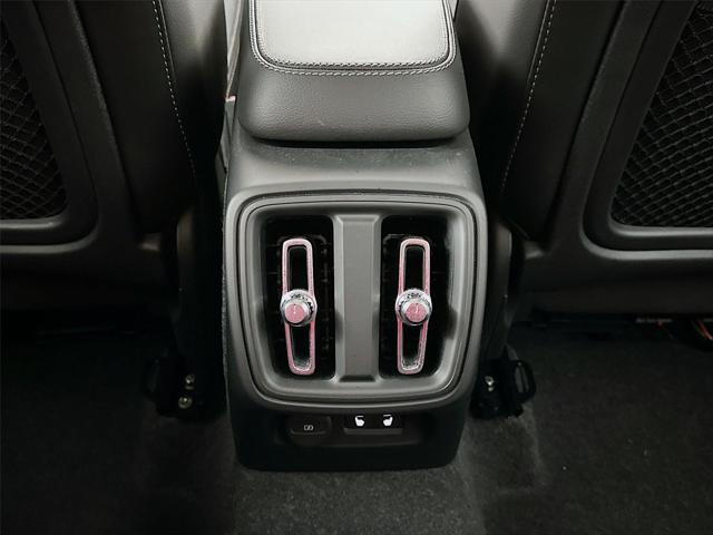 2024 Volvo XC40 B5 Core Bright Theme