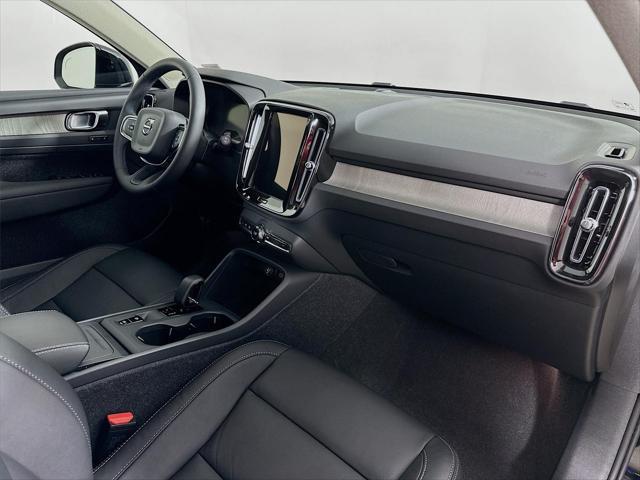 2024 Volvo XC40 B5 Core Bright Theme