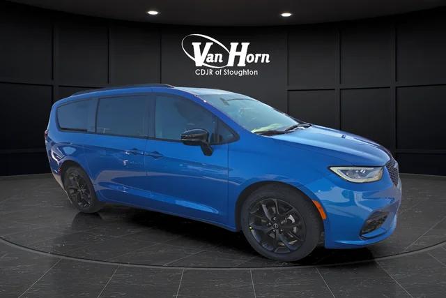 2026 Chrysler Pacifica Select for sale in Stoughton, WI