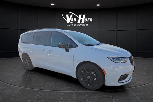 2026 Chrysler Pacifica Select for sale in Stoughton, WI