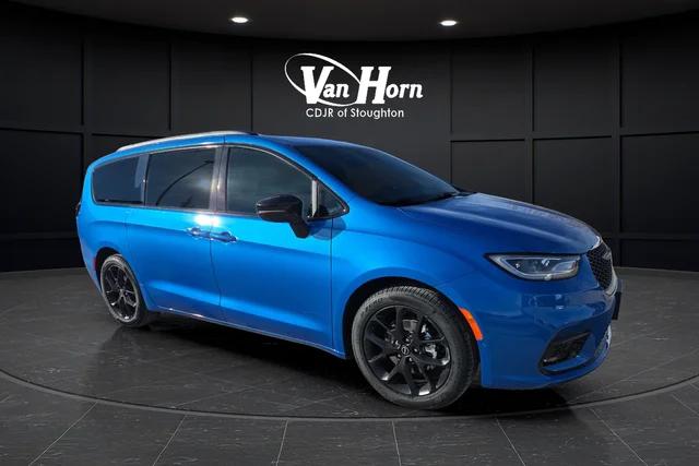 2026 Chrysler Pacifica Select for sale in Stoughton, WI