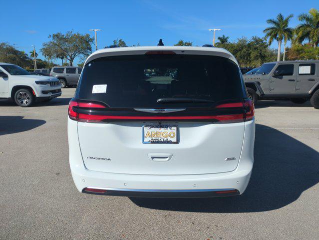 2026 Chrysler Pacifica Pinnacle AWD