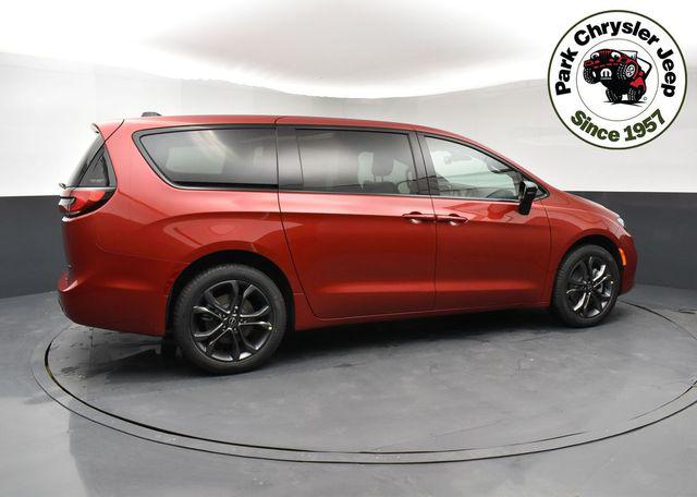 2026 Chrysler Pacifica Select AWD