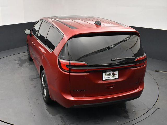 2026 Chrysler Pacifica Select AWD