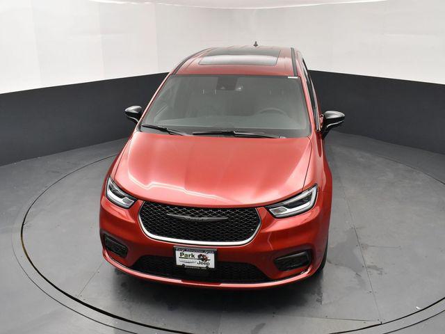 2026 Chrysler Pacifica Select AWD