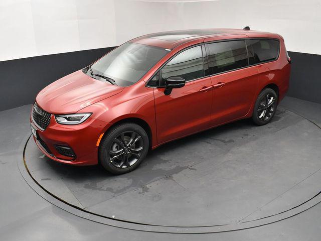 2026 Chrysler Pacifica Select AWD