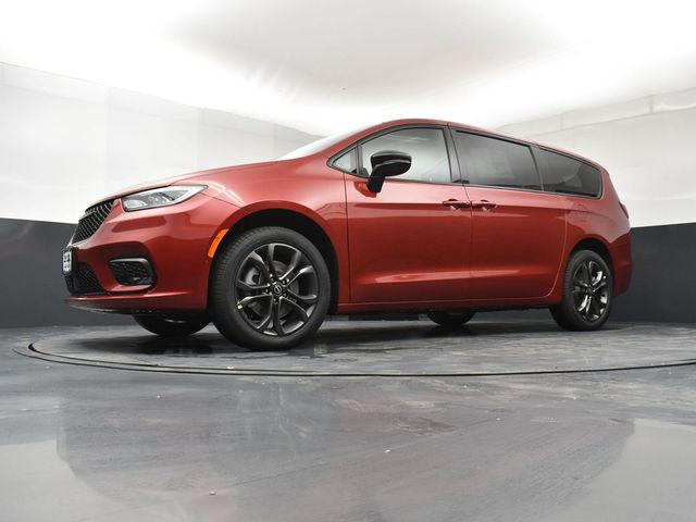 2026 Chrysler Pacifica Select AWD