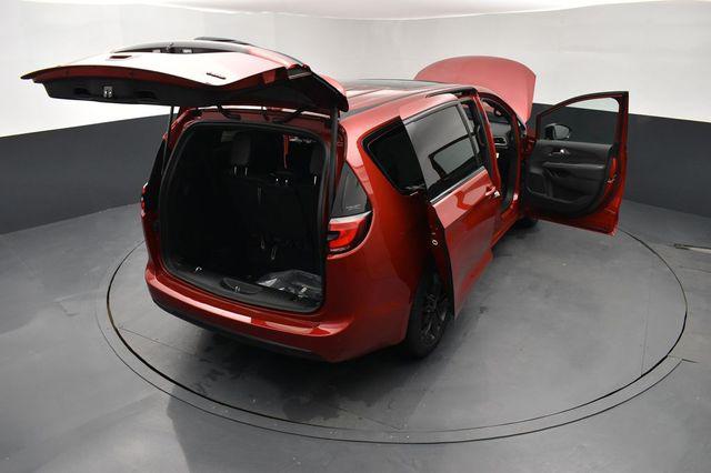 2026 Chrysler Pacifica Select AWD