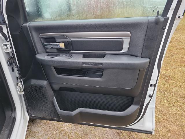 2024 Ram 1500 Classic Warlock Crew Cab 4x2 5'7" Box