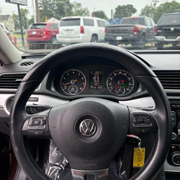 2012 Volkswagen Passat 2.5L SE