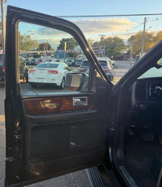 2015 Lincoln Navigator Base