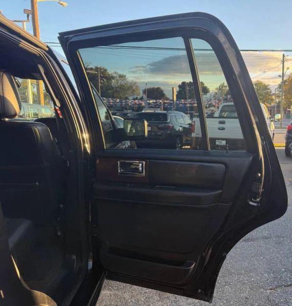 2015 Lincoln Navigator Base