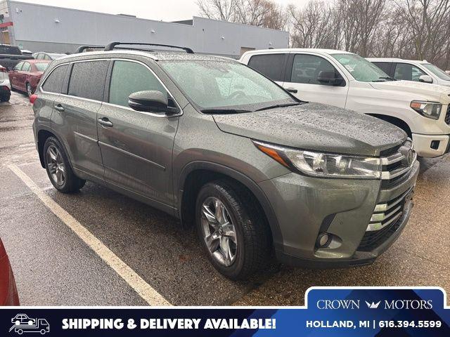 2017 Toyota Highlander Limited Platinum's photo