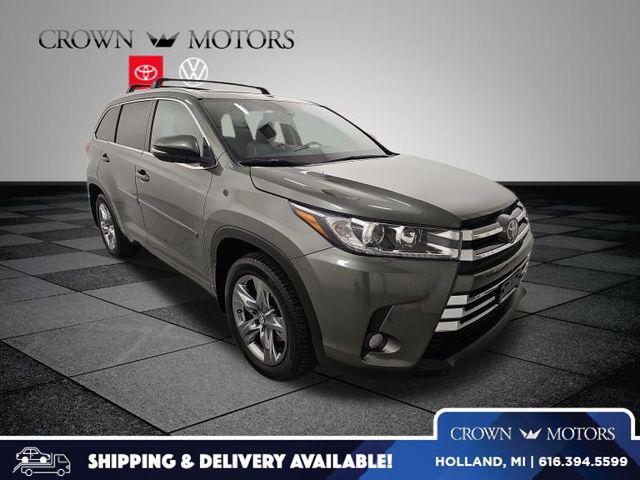 2017 Toyota Highlander Limited Platinum's photo