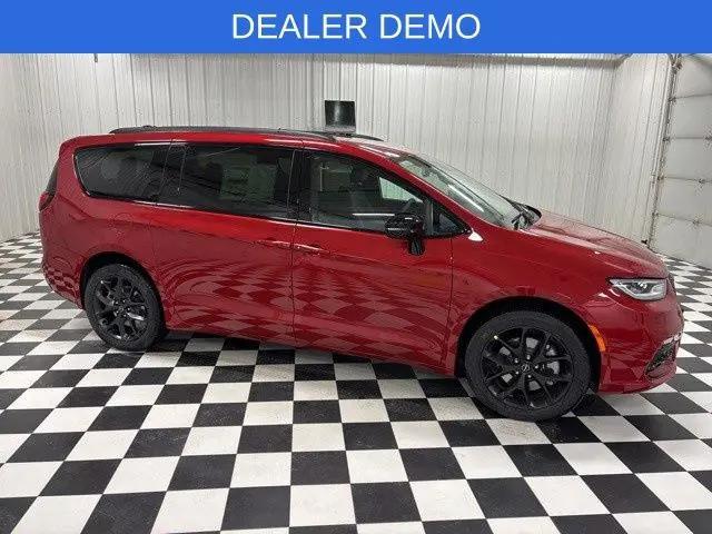 2026 Chrysler Pacifica Select AWD for sale in Rochester, MN