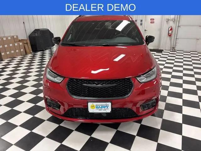2026 Chrysler Pacifica Select AWD
