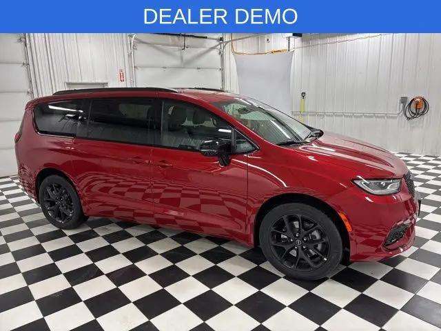 2026 Chrysler Pacifica Select AWD
