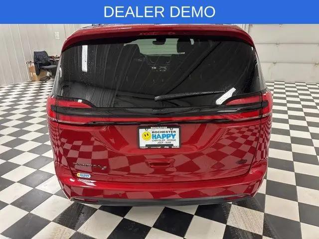 2026 Chrysler Pacifica Select AWD