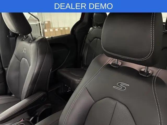 2026 Chrysler Pacifica Select AWD