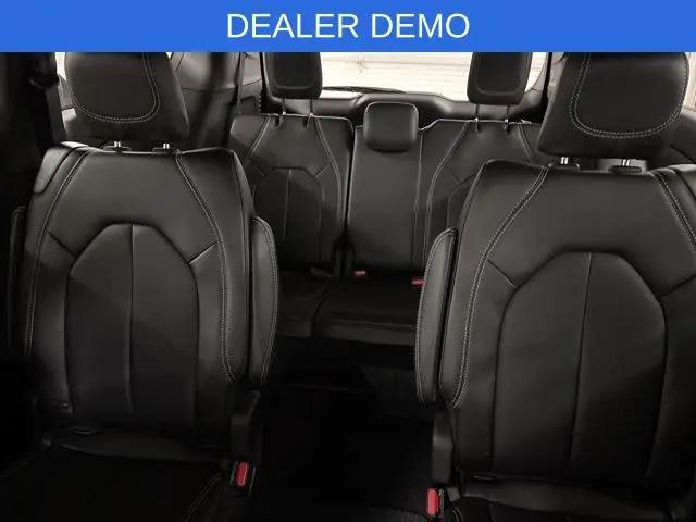 2026 Chrysler Pacifica Select AWD