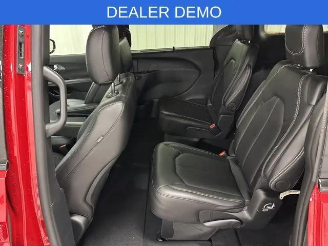 2026 Chrysler Pacifica Select AWD